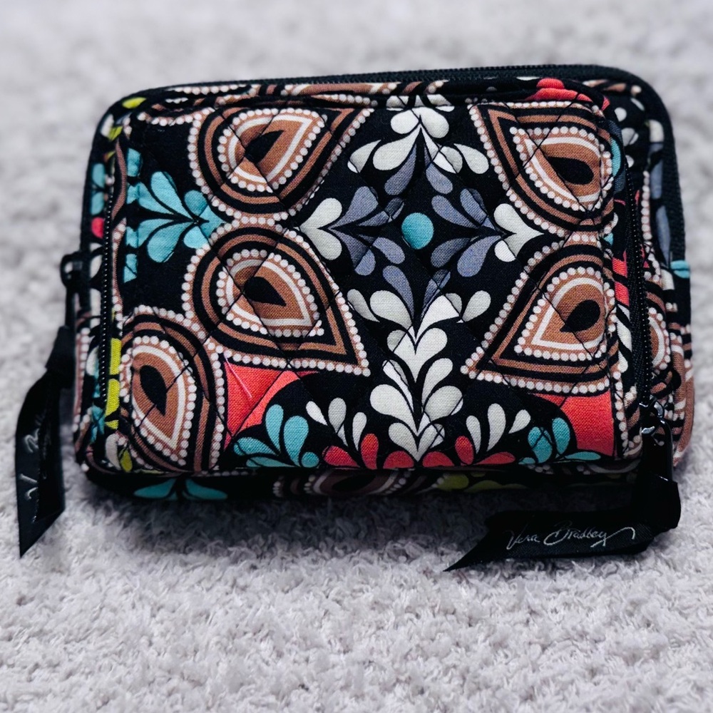 Vera Bradley Sierra Crossbody & Wristlet All In One in perfect condition!